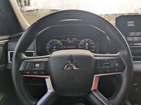 Used 2024 Mitsubishi Outlander SE Black Edition image 22