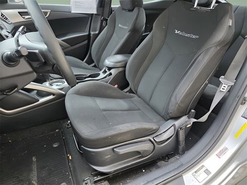 Used 2016 Hyundai Veloster image 17