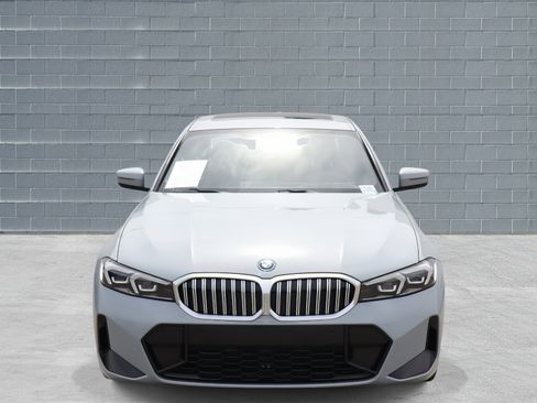 Used 2023 BMW 330e image 3