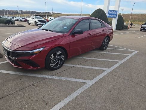 Used 2025 Hyundai Elantra Sport image 2