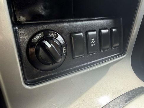 Used 2012 Nissan Pathfinder S image 24