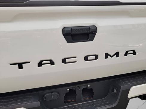 Used 2024 Toyota Tacoma TRD Sport image 9
