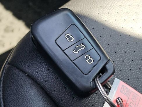 Used 2019 Volkswagen Jetta SE FWD image 33