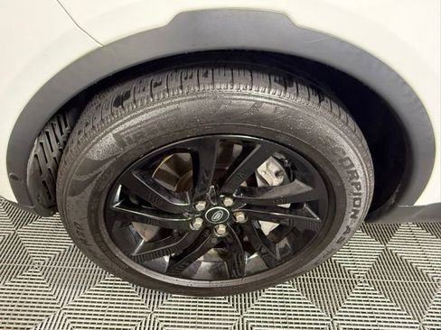 Used 2020 Land Rover Discovery HSE AWD/4WD image 13
