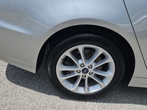 Used 2020 Ford Fusion SE image 5