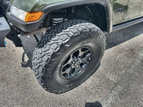 Used 2021 Jeep Gladiator Sport AWD/4WD image 2