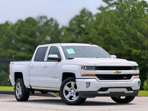 Used 2018 Chevrolet Silverado 1500 LT w/ All Star Edition AWD/4WD image 5
