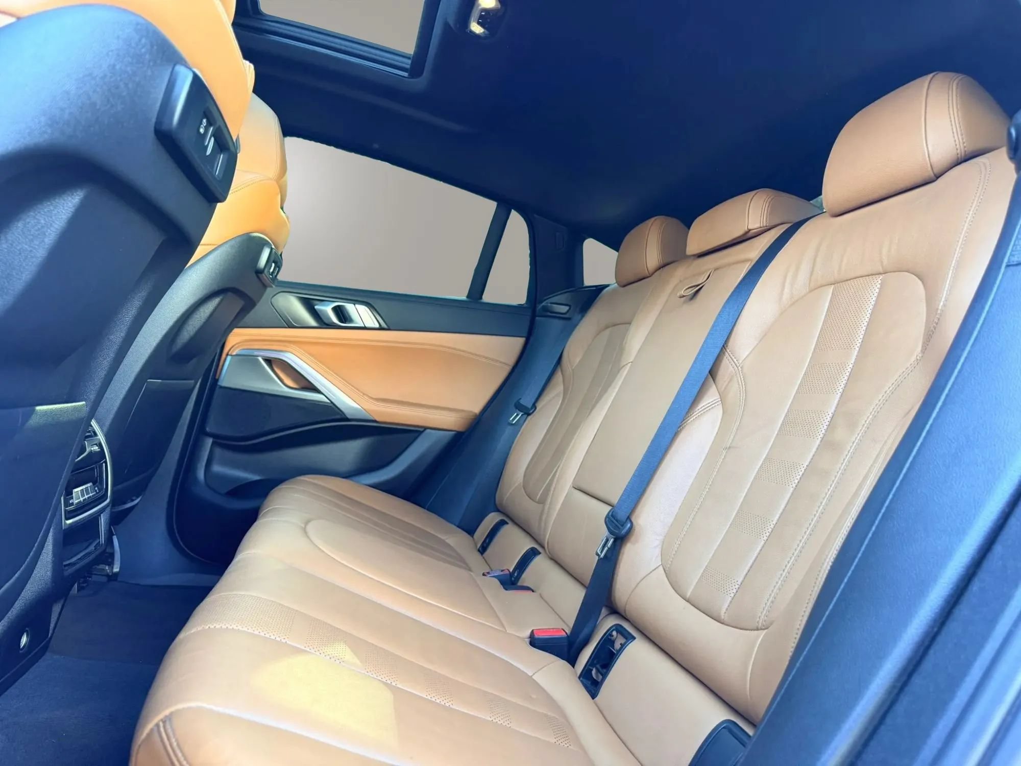 Used 2022 BMW X6 xDrive40i w/ M Sport Package AWD/4WD image 12