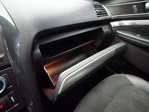 Used 2018 Ford Explorer XLT w/ Equipment Group 202A image 32