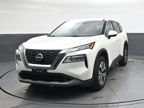 Used 2022 Nissan Rogue SV image 9