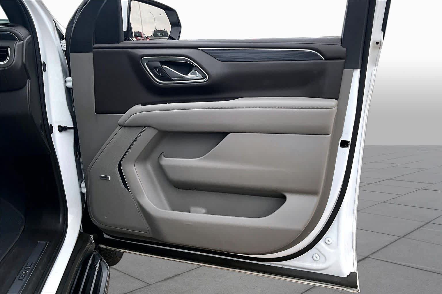 Used 2024 GMC Yukon SLT RWD image 23