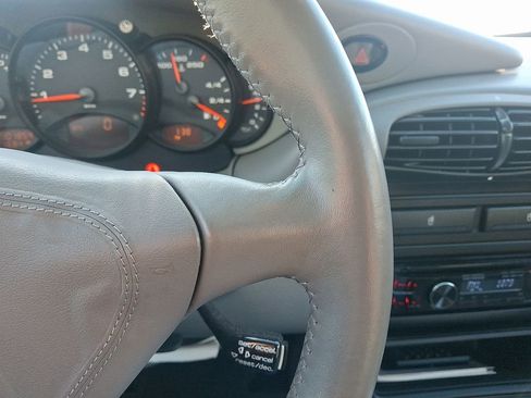 Used 2001 Porsche 911 Carrera image 22