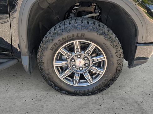Certified 2025 GMC Sierra 1500 AT4 w/ Technology Package AWD/4WD image 7