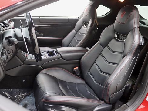 Used 2014 Maserati GranTurismo Sport image 23