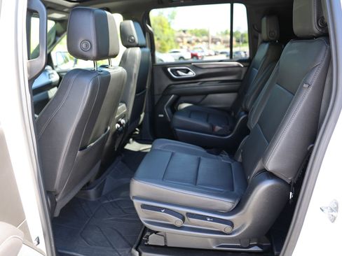 Used 2023 Chevrolet Suburban Z71 w/ Luxury Package AWD/4WD image 24
