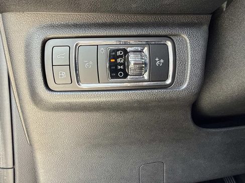 Certified 2024 Lincoln Corsair Grand Touring w/ Equipment Group 301A AWD/4WD image 32