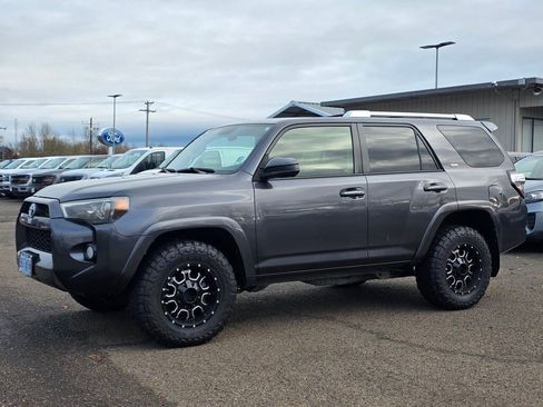 Used 2015 Toyota 4Runner SR5 image 1