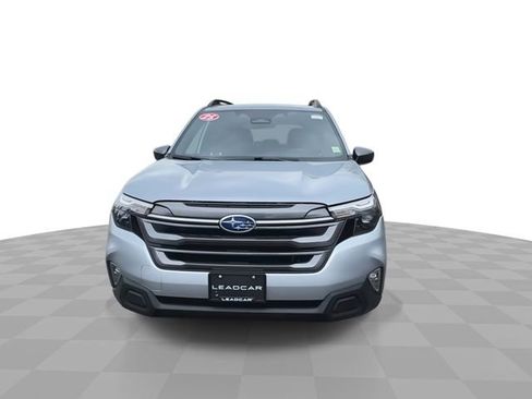 Used 2025 Subaru Forester Premium AWD/4WD image 3