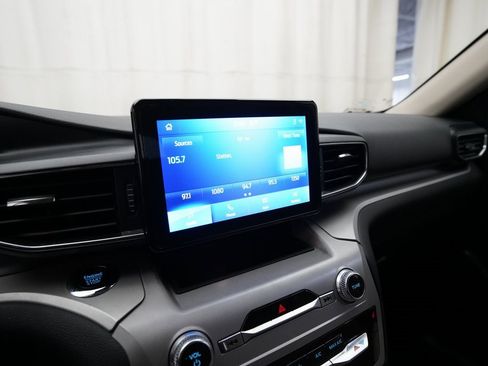 Used 2023 Ford Explorer XLT w/ Equipment Group 202A image 6