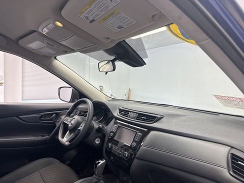 Used 2020 Nissan Rogue S image 11