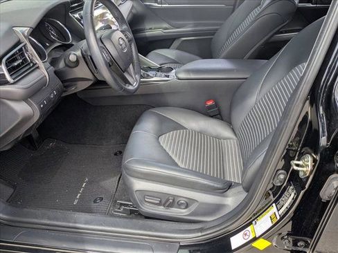 Certified 2019 Toyota Camry SE w/ Sunroof Package image 14