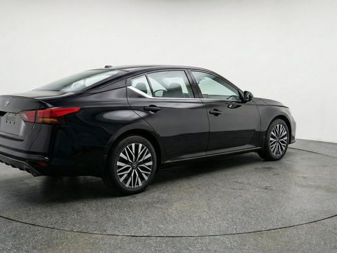 Used 2025 Nissan Altima 2.5 SV FWD image 9