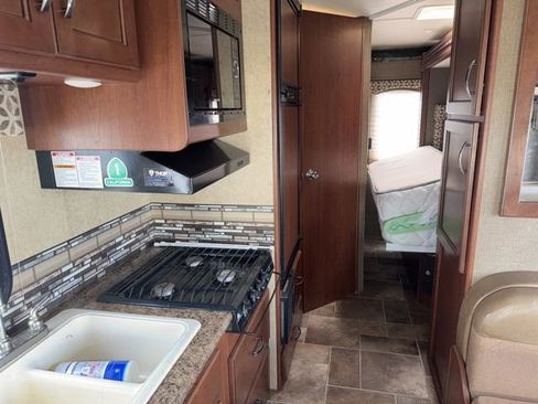 Used 2016 Ford E-450 and Econoline 450 Super Duty w/ Motorhome Prep Package image 8