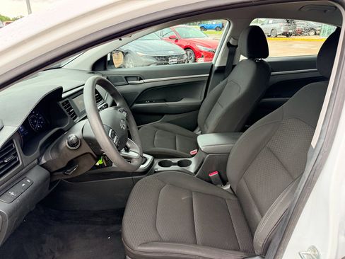 Used 2020 Hyundai Elantra SE w/ Cargo Package (C1) FWD image 4