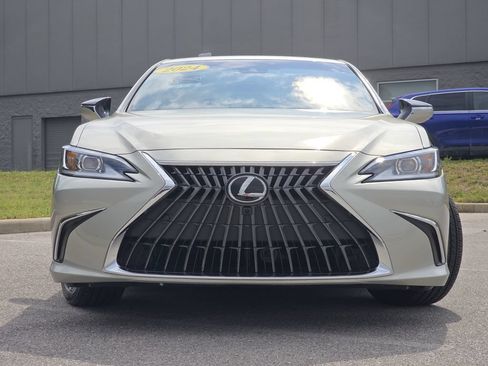 Certified 2024 Lexus ES 300h w/ Technology Package FWD image 3