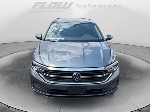 Used 2023 Volkswagen Jetta SE w/ Panoramic Sunroof Package FWD image 2