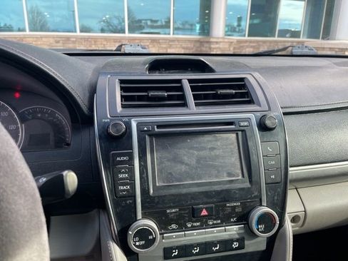 Used 2012 Toyota Camry LE image 4