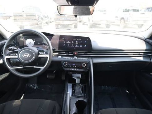 Used 2024 Hyundai Elantra SEL FWD image 16