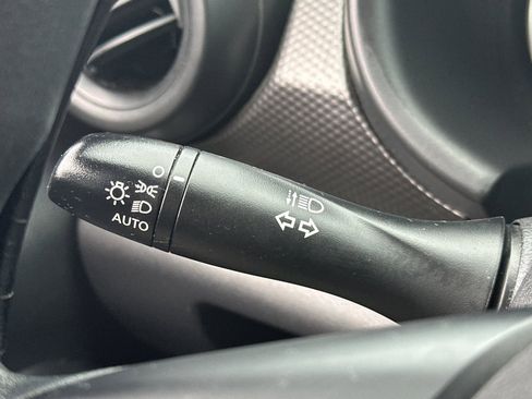 Used 2018 Nissan Kicks S image 35