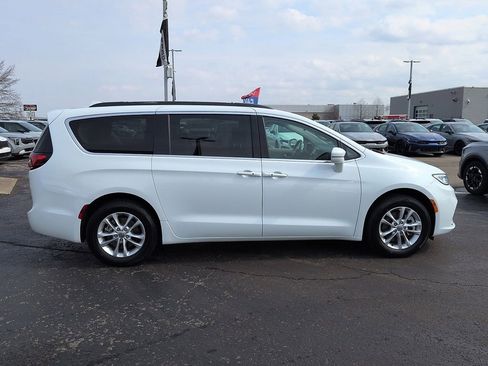 Used 2021 Chrysler Pacifica Touring w/ Cold Weather Group image 2