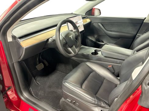 Certified 2022 Tesla Model Y Long Range AWD/4WD image 9