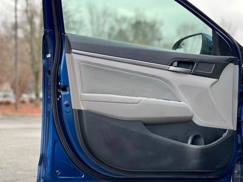 Used 2017 Hyundai Elantra SE image 10