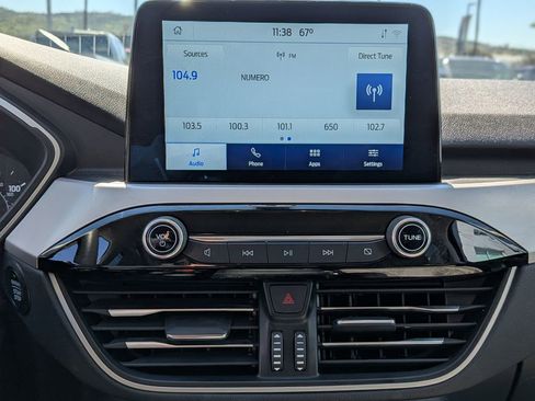 Used 2022 Ford Escape SE image 15