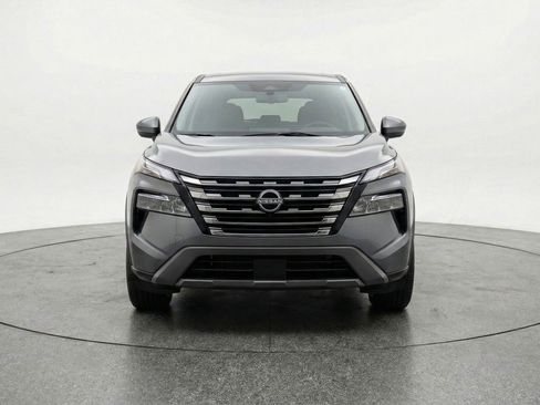 Used 2025 Nissan Rogue SV image 2