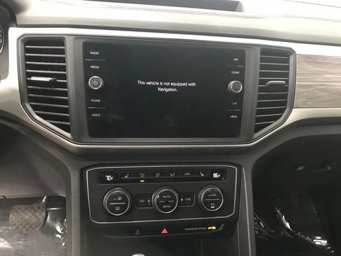 Used 2021 Volkswagen Atlas Cross Sport SE image 17