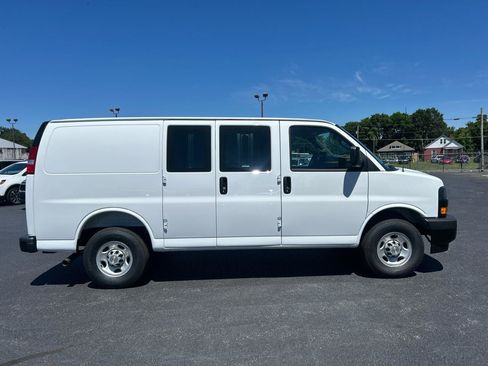 Used 2026 Chevrolet Express 2500 w/ Driver Convenience Package RWD image 4
