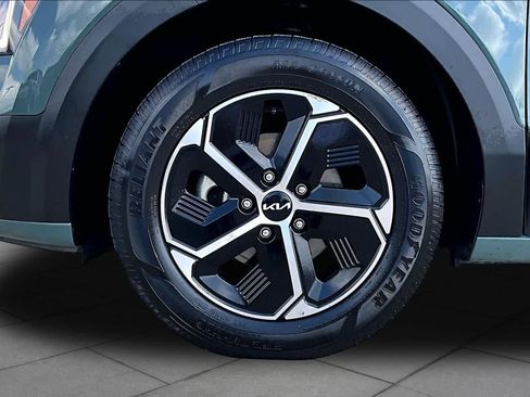 Used 2023 Kia Niro EX FWD image 20