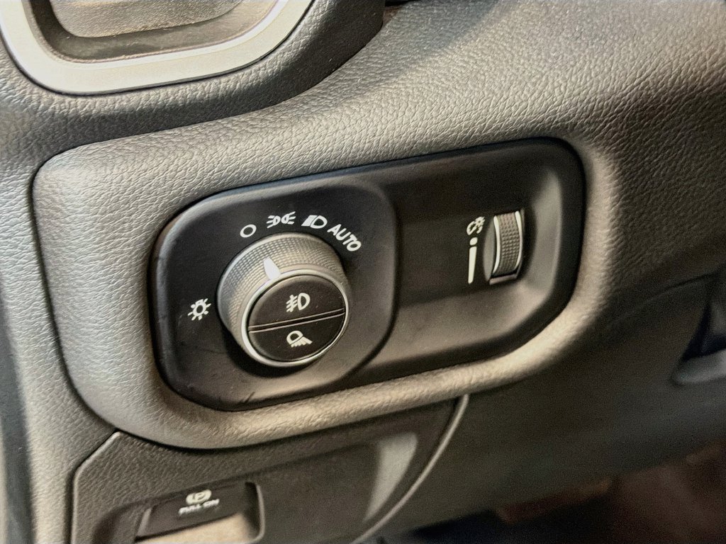 Used 2023 RAM 1500 Big Horn AWD/4WD image 12