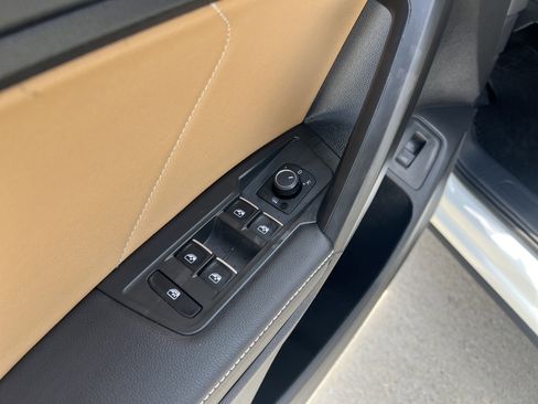 Used 2024 Volkswagen Tiguan SE image 14