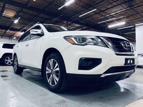 Used 2019 Nissan Pathfinder S FWD image 5
