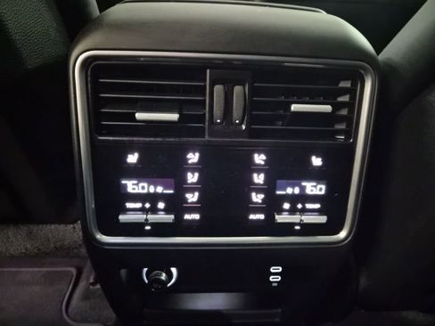 Used 2022 Porsche Cayenne S image 35