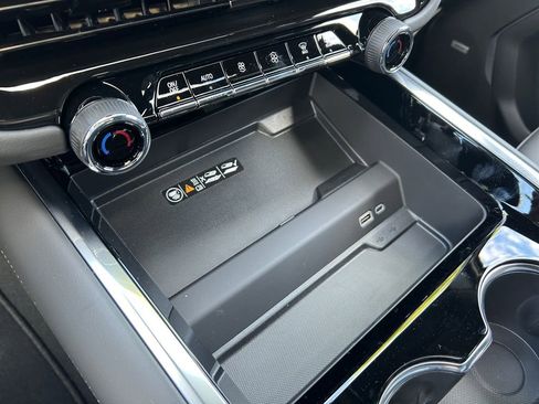 New 2025 Chevrolet Suburban Premier w/ Sun And Tow Package image 39