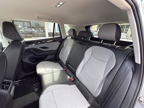 New 2026 Volkswagen Tiguan SE FWD image 12