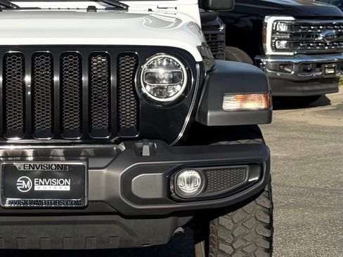 Used 2022 Jeep Wrangler Willys image 4