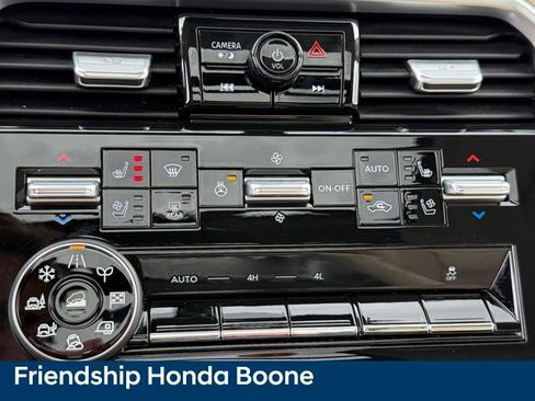 Used 2025 Nissan Armada Platinum Reserve AWD/4WD image 32
