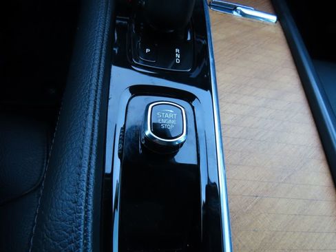 Used 2022 Volvo S90 B6 Momentum image 30